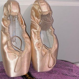 Etudes Sansha Pointe Slippers